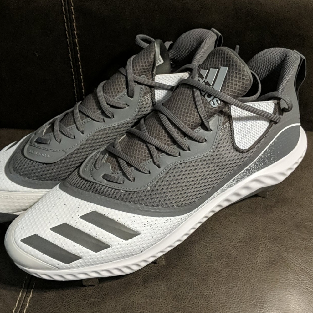 NEW Adidas Icon V Bounce Cleats NEW